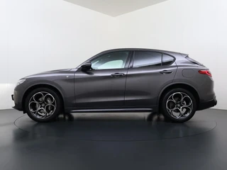 Alfa Romeo Stelvio 2.2 JTD AWD Veloce Automaat | VAN: € 34.900- VOOR: € 32.877,- UW HERFSTVOORDEEL: € 2.023,- | CAMERA| STOEL + STUURVERWARMING + MEMORY| KEY LESS ENTRY | LEDER | ADAPT. CRUISE CONTROL | 12 MND BOVAG GARANTIE / 6
