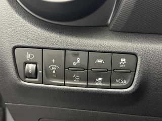 Hyundai Kona EV Premium 64 kWh SOH 90,1% Warmtepomp | Leer | Head-Up | Elektr. Stoelen | Adaptive Cruise / 21