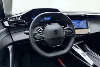 Peugeot 408 1.2 Hybrid 145 e-DCS6 Allure | Achteruitrijcamera | Dealer Onderhouden l Wireless Apple Carplay & Android Auto l TomTom Navigatie l DAB l Bluetooth l PDC l Camera l LED l Lichtmetalen Velgen / 26