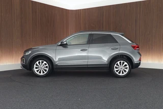 Volkswagen T-Roc 1.5 TSI 150pk DSG Style Trekhaak Camera Stoelverwarming Massage Virtual Cockpit Navigatie / 8