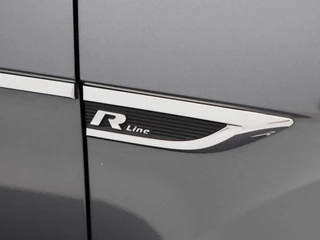 Volkswagen T-Roc 1.5 TSi 150 Pk Automaat R line | Black Style | Trekhaak | Stoelverwarming | Panorama dak | Camera | Adaptive Cruise | Climatronic | Carplay | 19 Inch | 58.509 Km !! / 14