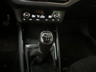 Skoda Kamiq 1.0 TSI 110pk Business Edition LED Stoelverwarming Navigatie Parkeersensoren Virtual Cockpit / 15
