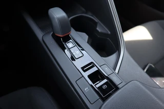 Toyota C-HR HYBRID 140 DYNAMIC ANDROID/APPLE AD-CRUISE PRIVACY-GLASS PARK-SENSOREN KEYLESS 18"LMV BLISS NL-AUTO / 32