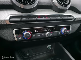 Audi Q2 35 TFSI S Edition / Pano / Navi / Camera / Virtual / 25