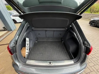 Audi Q3 35 TFSI S Line / Virtual / ACC / Led Matrix / Trekhaak . / 37