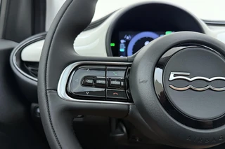 Fiat 500e La Prima 42 kWh | Glazen dak | Cruise control | Camera | Elektrisch verstelbare spiegels / 21