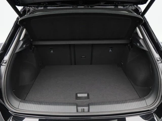 Volkswagen T-Roc 1.5 TSi 150 Pk Automaat Style Business | Adaptive Cruise Control | Elektrische Achterklep | Navigatie | Trekhaak | Stoelverwarming | 17 Inch / 18