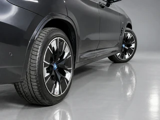 BMW iX3 M Sport High Executive 80 kWh | 1e eigenaar | dealer onderhouden | panoramadak | leder interieur | SOH accu 99.5% / 11