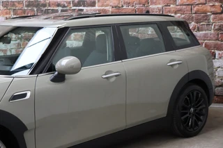 MINI Clubman Cooper Salt Business Automaat  / Navigatiesysteem / Panoramadak / 17 Inch / Apple CarPlay / Chrome Line / Head-Up Display / Climate Control / Bluetooth / Cruise Control / 10