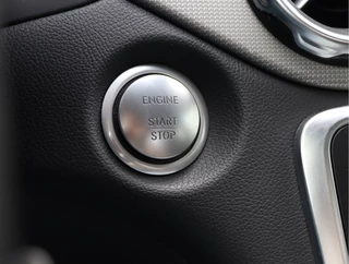Mercedes-Benz GLA 200 Premium  | Trekhaak | 360 Camera | LED / 36