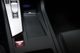 Peugeot e-408 Allure 58 kWh | NIEUW | COMFORT / CONNECT / 360 VISION & DRIVE ASSIST- PACK | STUURVERWARMING | DAB | APPLE | CAMERA / 41