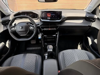 Peugeot 208 1.2 Hybrid 110 e-DCS6 Allure / 2