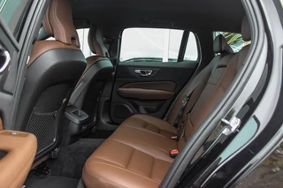 Volvo V60 2.0 B4 Inscription | NL auto | 2e eigenaar | BTW auto | Stuurverwarming | Leer | Cruise control | DAB | Camera | LED | Navigatie | Bluetooth | PDC / 19