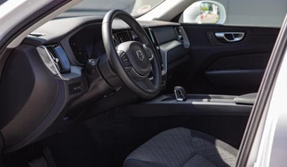 Volvo XC60 2.0 T6 Plug-in hybrid AWD Core Bright Long Range|Panorama / 12