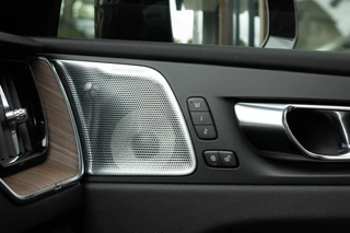 Volvo XC60 2.0 PHEV T6 AWD Inscription|Stuur-Stoelverw.+Vent.|Bowers & Wilkins|Camera|ACC|Pano| / 43