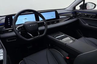 Omoda 5 EV Premium 61 kWh | Camera's rondom | Schuif/kantel dak | LED verlichting | Lederen bekleding | Stoelverwarming/ventilatie | Sfeerverlichting | Drive assist / 19
