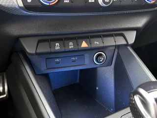 Audi A1 Sportback 35 TFSI S Edition | Camera | CarPlay | Cruise Control | Stoelverw. | / 30
