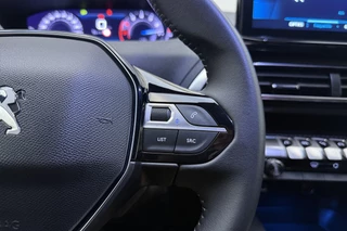 Peugeot 3008 1.2T Allure Pack Business | Navigatie | Achteruitrijcamera | Parkeersensoren | Keyless Entry | LED koplampen | Privacy Glass | Apple Carplay/Android Auto / 19