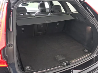 Volvo XC60 2.0 T8 AWD+ Black Edition Pano | Harman/Kardon | 360 camera / 18