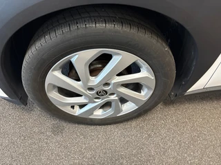 Toyota Aygo X 1.0 VVT-i MT Play /clima/stoelverw / camera/cruisec /pdc/apple/boeken / 27