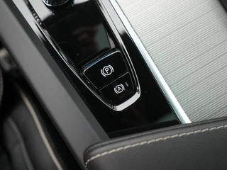 Volvo XC60 2.0 T6 AWD + Black Edition 350PK Pano | Trekhaak / 45