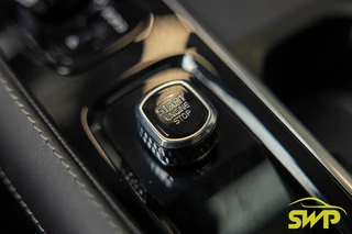 Volvo XC90 2.0 T8 Recharge AWD Ultimate Dark | Pano | Trekhaak zwenkbaar | Massage | Stoelventilatie | Harman Kardon | HUD | 4-zone | BLIS | ACC | Full option / 22