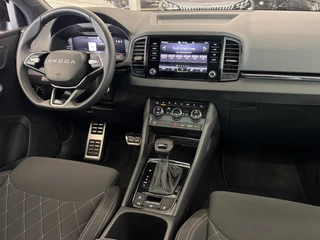 Skoda Karoq 1.5 TSI Sportline | Pano | Clima | Stuur/Stoelverwarming | Cruise | Carplay | Navi | ( Vestiging - Nieuwegein) / 4