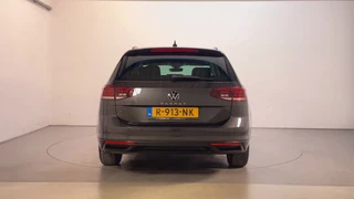 Volkswagen Passat Variant 1.5 TSI 150pk DSG Business Stoelverwarming Virtual Cockpit Navigatie DAB+ / 10
