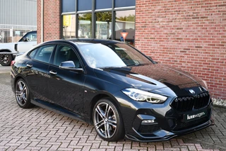 BMW 2 Serie Gran Coupé 218i M-Sport  Shadowline Trekhaak 18inch Live-cockpit Sfeerverlichting / 52