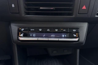 Opel Frontera 1.2 Turbo 145pk Hybrid Automaat GS 7 persoons | 8 Jaar speciale garantie | Navigatie | Stoel- en stuurverwarming | Verwarmbaar voorraam | Dakrails | Achteruitrijcamera | Climate control | 17" Lichtmetalen velgen / 29