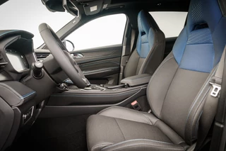 Lynk & Co 01 1.5 Plug-in Hybrid 262 Pk Zwarte Hemel | Panoramadak | 75 km Elektrisch | 360 Camera | NL Auto | 20 inch. LMV | 1e Eigenaar / 18