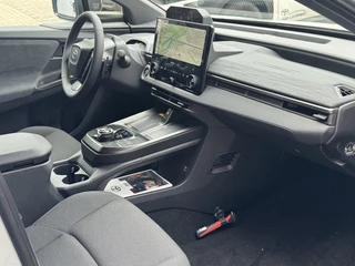 Toyota C-HR+ First Edition 77 kWh WARMTEPOMP EL-ACHTERKLEP PRIVACY-GLASS 18"LMV BLIND SPOT STOELVERW. P-SENSOREN / 4