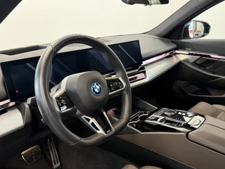 BMW i5 eDrive40 84 kWh  Head-Up ACC PDC Trekhaak M-Sport Leder 24 Maanden garantie* (Vraag naar de voorwaarden) / 11