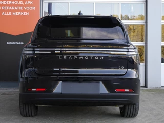 Leapmotor C10 Design 69.9 kWh | uit Voorraad leverbaar | Panoramadak | Elektrische achterklep | 20inch velgen | Camera voor en achter | Lederen bekleding / 5