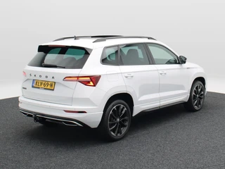 Skoda Karoq 1.5 TSi 150 Pk Automaat Sportline Business | Trekhaak | Stoel/Stuurverwarming | Panorama dak | Matrix LED | Camera | CarPlay | Parkeersensoren | 18 Inch | 50.137 Km !! / 2