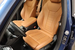 BMW X3 xDrive20i High Executive xLine Automaat  / Navigatiesysteem Professional / Panoramadak / Trekhaak / Leder / Parkeersensoren voor+achter / 19 Inch / Sportstoelen / LED / Stoelverwarming / Climate Control / 14