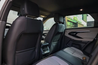 Land Rover Range Rover Evoque 1.5 P300e AWD R-Dynamic SE  | NAP! | MERIDIAN SURROUND | ELEK TREKHAAK | STOELVERW | CAMERA | APPLE CARPLAY | / 21