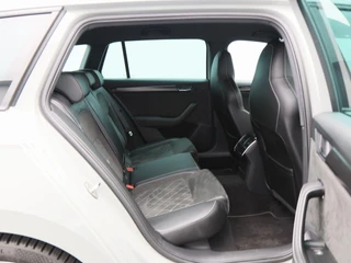 Škoda Superb Combi 1.4 TSi 218 Pk iV Sportline Business | Trekhaak | Stoelverwarming | CarPlay | Camera | Cruise Control | Navigatie | Full LED | 19 Inch | 91.754 Km !! / 39