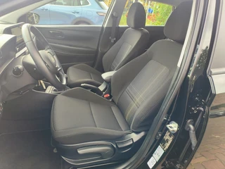 Hyundai Bayon 1.0 T-GDI Comfort Smart  Rijklaar + Fabrieksgarantie “Sinds 1970 | 5.000+ reviews | Score 9,5 | Service zoals ’t hoort” Henk Jongen Auto's in Helmond,  al 50 jaar service zoals 't hoort! / 21