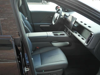 Leapmotor B05 ProMax Design 67.1 kWh | Panoramadak | Elektrisch verstelbare stoelen | Stuurwiel verwarming | Apple carplay/Android auto | Sfeerverlichting | Regensensor | Privacyglas | 19 inch lichtmetalen velgen / 12