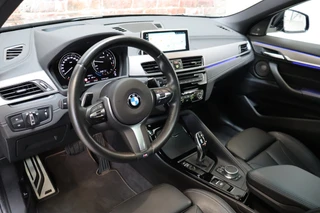 BMW X2 sDrive20i High Executive M Sport Pakket Automaat  / Navigatiesysteem Plus / Leder / Panoramadak / Stoelverwarming / LED / Harman Kardon / 19 Inch / Head-Up Display / Parkeersensoren voor+achter / Climate Control / Shadow Line / 13