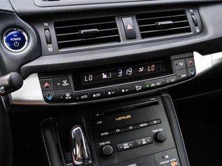 Lexus CT 200h Hybrid | Camera | Navi | Alcantara | Climate control | Cruise control | DAB+ | Trekhaak | Bluetooth / 18