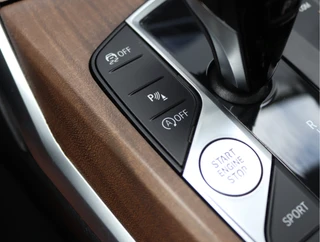 BMW 3 Serie 320i High Executive Edition  | Schuifdak | Leder | Camera | Org. NL / 53