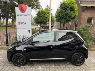 Toyota Aygo 1.0 VVT-i x-clusiv / 9