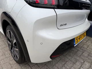 Peugeot 208 1.2 Turbo 100 PK GT | Navigatie | Zwart dak | Sportstoelen | Keyless Start | 17" Lichtmetalen Velgen | Full LED Verlichting | Climate Control | Cruise Control | Camera | Parkeersensoren | Dodehoek detectie | / 33