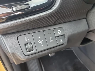 Kia Stonic 1.0T MHEV GT-PlusLine | Schuifdak | Stoel en stuurverwarming | Navigatie | Camera | Climate control | Cruise control | Getinte ramen achter | Parkeersensoren voor en achter | / 36