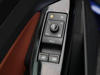 Volkswagen ID.4 First 77 kWh 204 Pk | Stoel/Stuurverwarming | Camera | Half Leer | CarPlay | Adaptive cruise | 20 Inch | 97.053 Km !! / 21