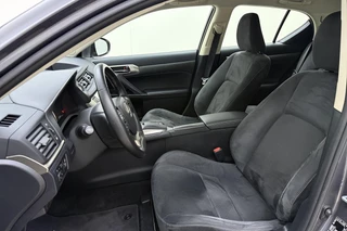 Lexus CT 200h Business Line | Navigatie | Climate Control | Achteruitrijcamera | Parkeersensoren voor & achter / 38
