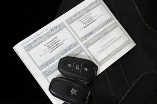 Peugeot 2008 1.2 PureTech GT Pack Stoelverwarming Keyless Achteruitrijcamera / 28