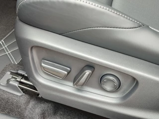 Toyota bZ4X Touring EXECUTIVE AWD 75 kWh NIEUW! PANODAK JBL-AUDIO 1500KG TREKGEW LM-VELGEN 20" 4S-BANDEN STOELVERW/KOELING STUURVERW BLIND SPOT WARMTEPOMP EL-ACHTERKLEP / 12